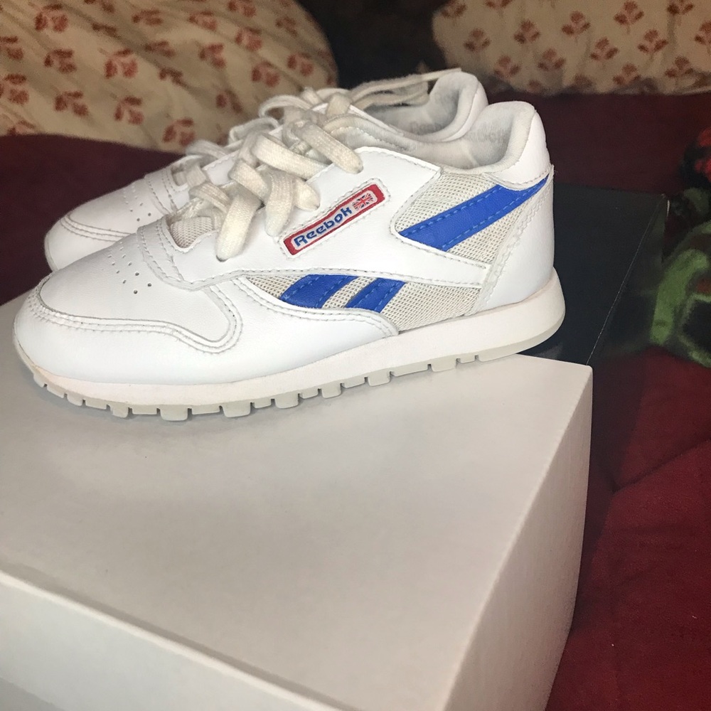 Toddler Reebok classic tennis shoes